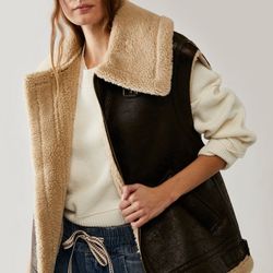 Free people warm fur vest  xs oversize （Size S would also fit perfectly.） New never worn