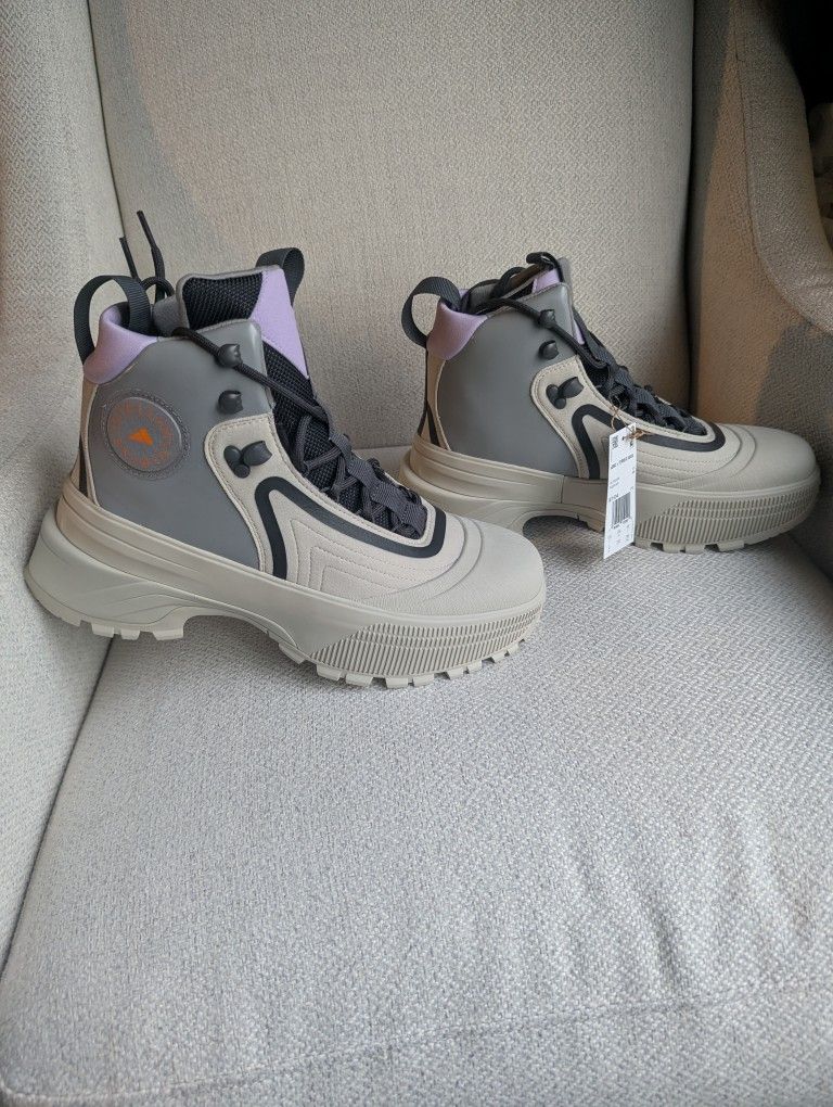 Size 8 NEW WITH BOX Adidas Boots by Stella McCartney Women's .