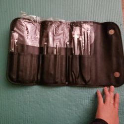 Assortment Of Brushes (9) And Holder