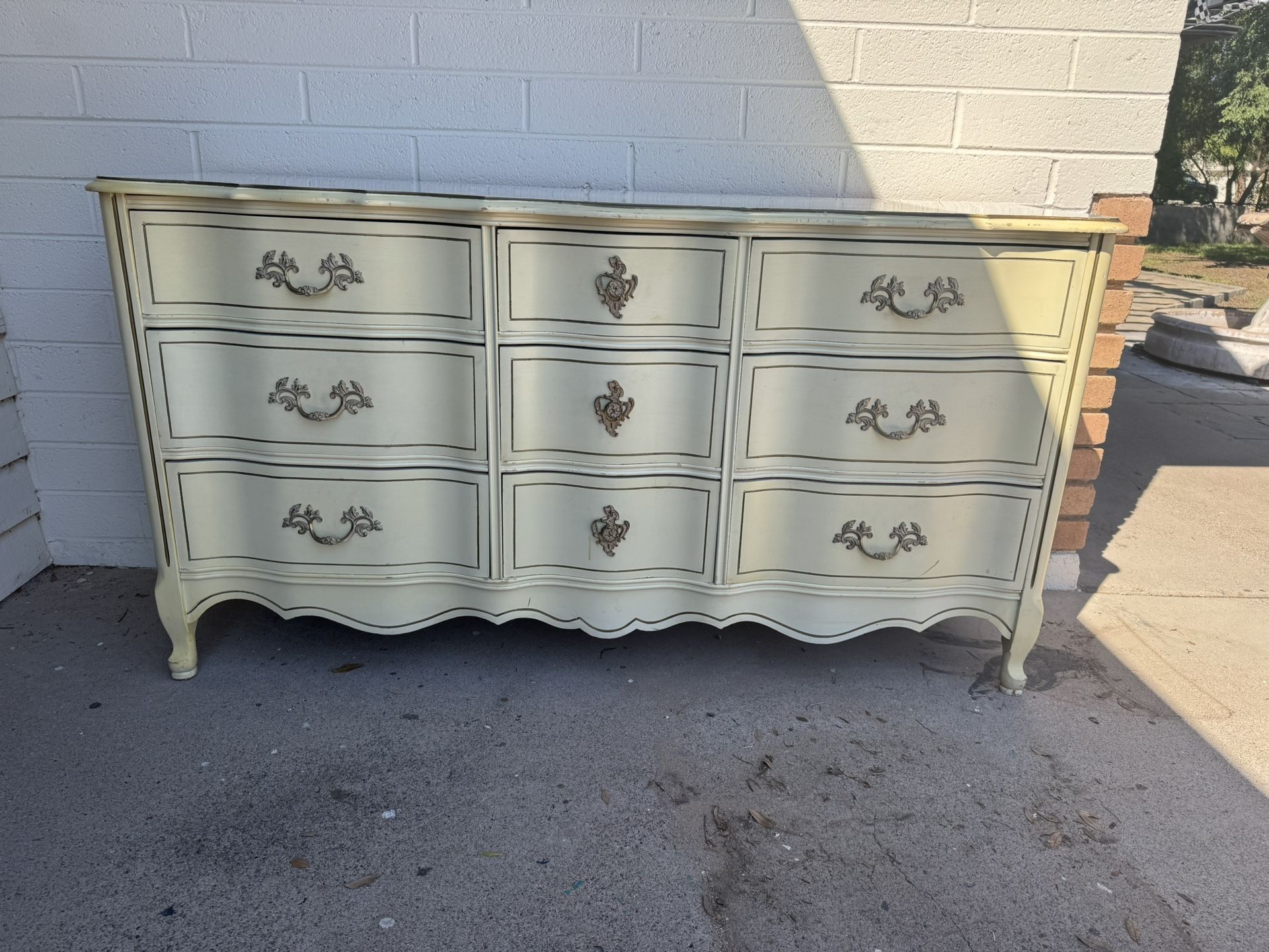 French Dresser