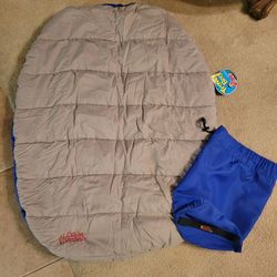 Travel Dog Bed. NEW. 30 X 39". Soft and Puffy. Rolls Up Nicely With Carry Bag. 