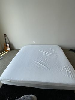 Need gone, King-Sized Serta Waterfall Mattress -Under 8months old!