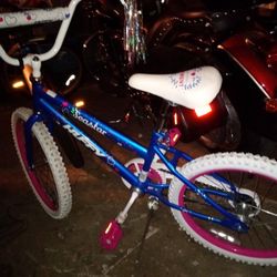 Girls Bike Huffy  20" New  . 