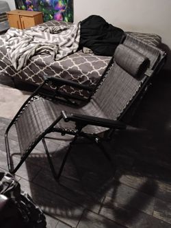 Zero Gravity Lounge Chair Only 10$