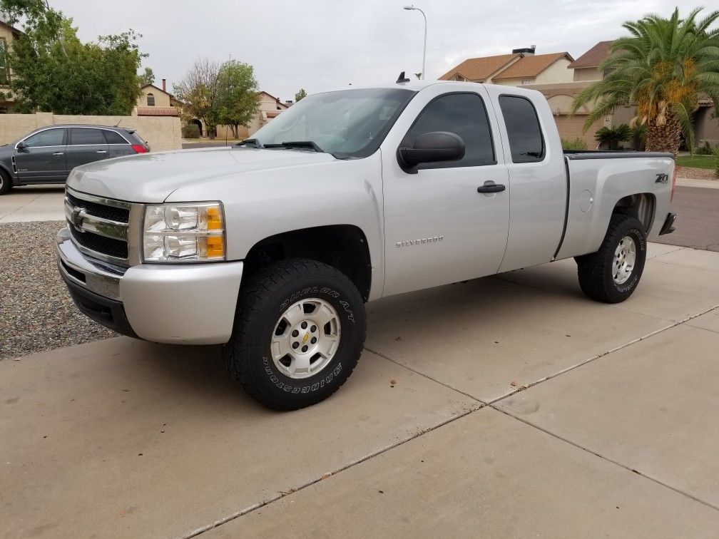 MECHANICS SPECIAL!!!!2010 chevy Silverado 1500 ls