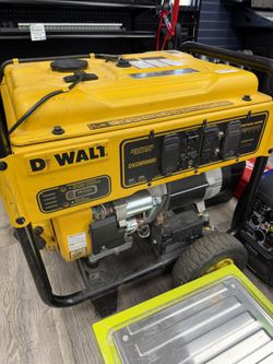 DeWalt DXGNR8000 Gas Powered 8000 Watt Generator