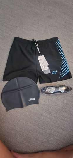 Swimmer set: cap, goggles and speedo