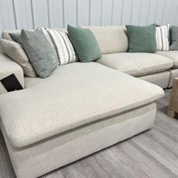 🎀Elyza Ivory and Smoke Sectional With Chaise 🎀On Display 🎀Fast Delivery Avaliable 