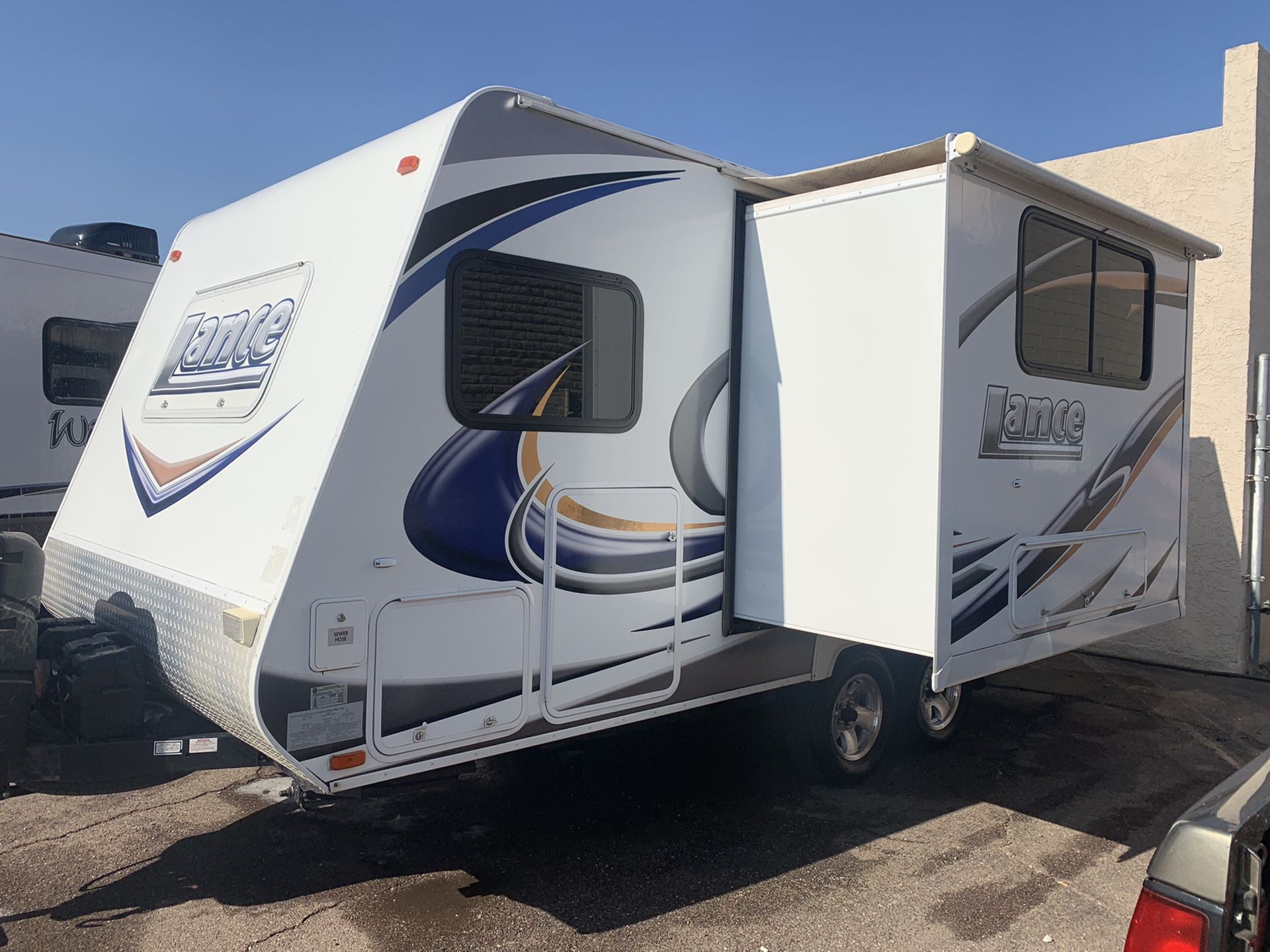 **Pending Sold**2011 LANCE 1685 Travel Trailer