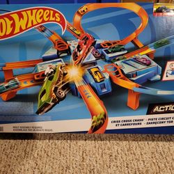 Hot Wheels Criss Cross Set BRAND NEW IN BOX