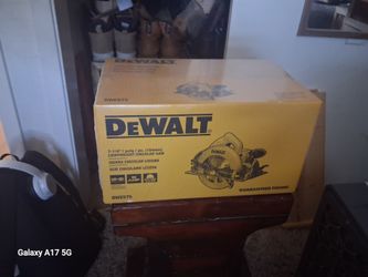 DE  WALL  CIRCULAR SAW