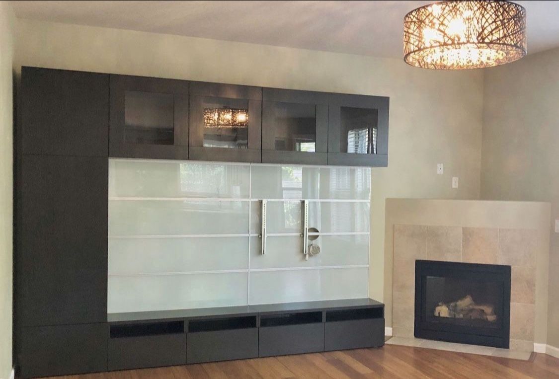 Entertainment center