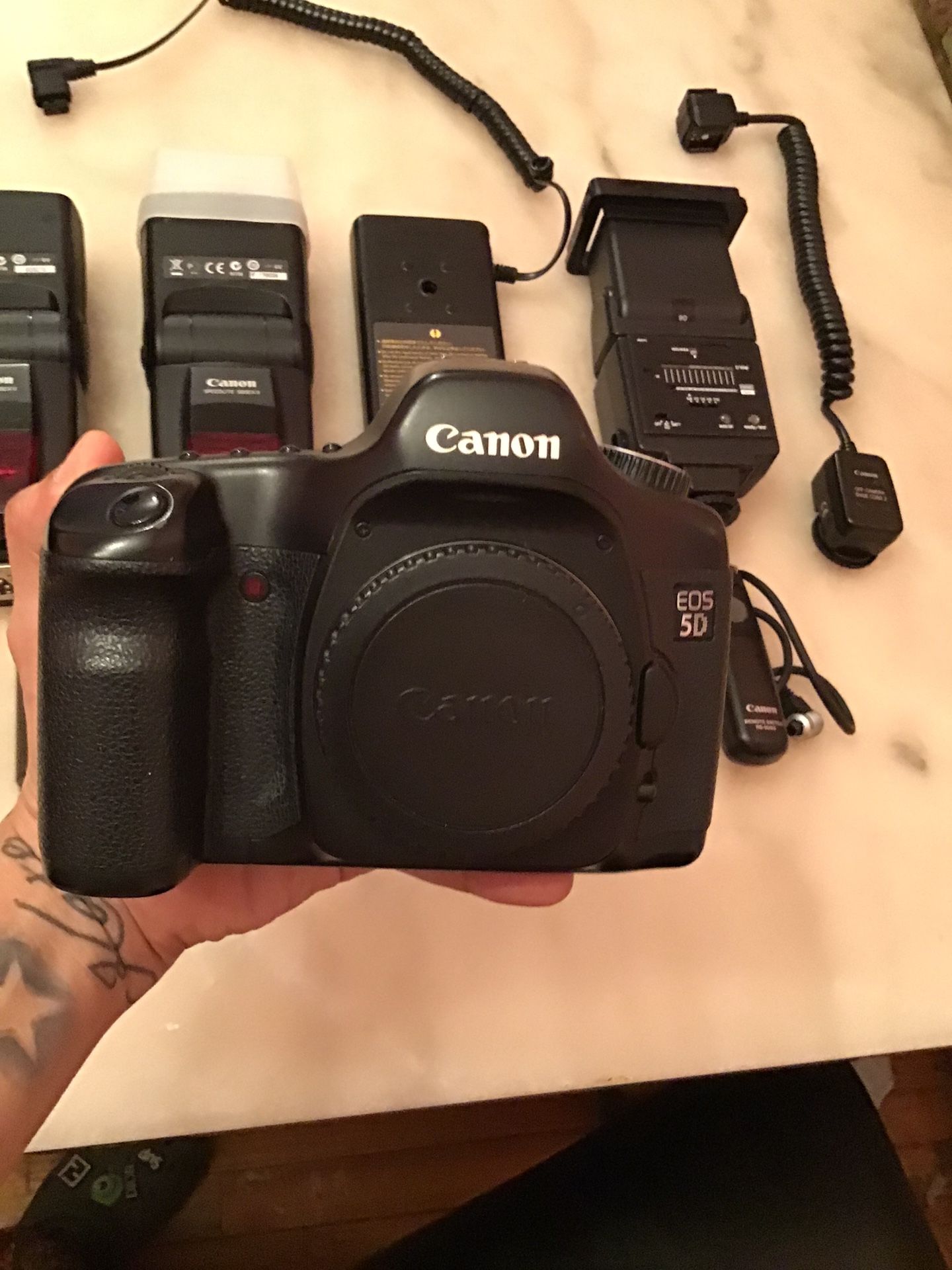 Cannon EOS 5D CLASSIC!! Great Condition With Cannon Flashlights Extra Battery And Accessories Pick Up In The Bronx .