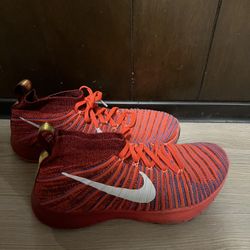 Hyper Flynit Nike Size 9.5 Basketball Shoes 