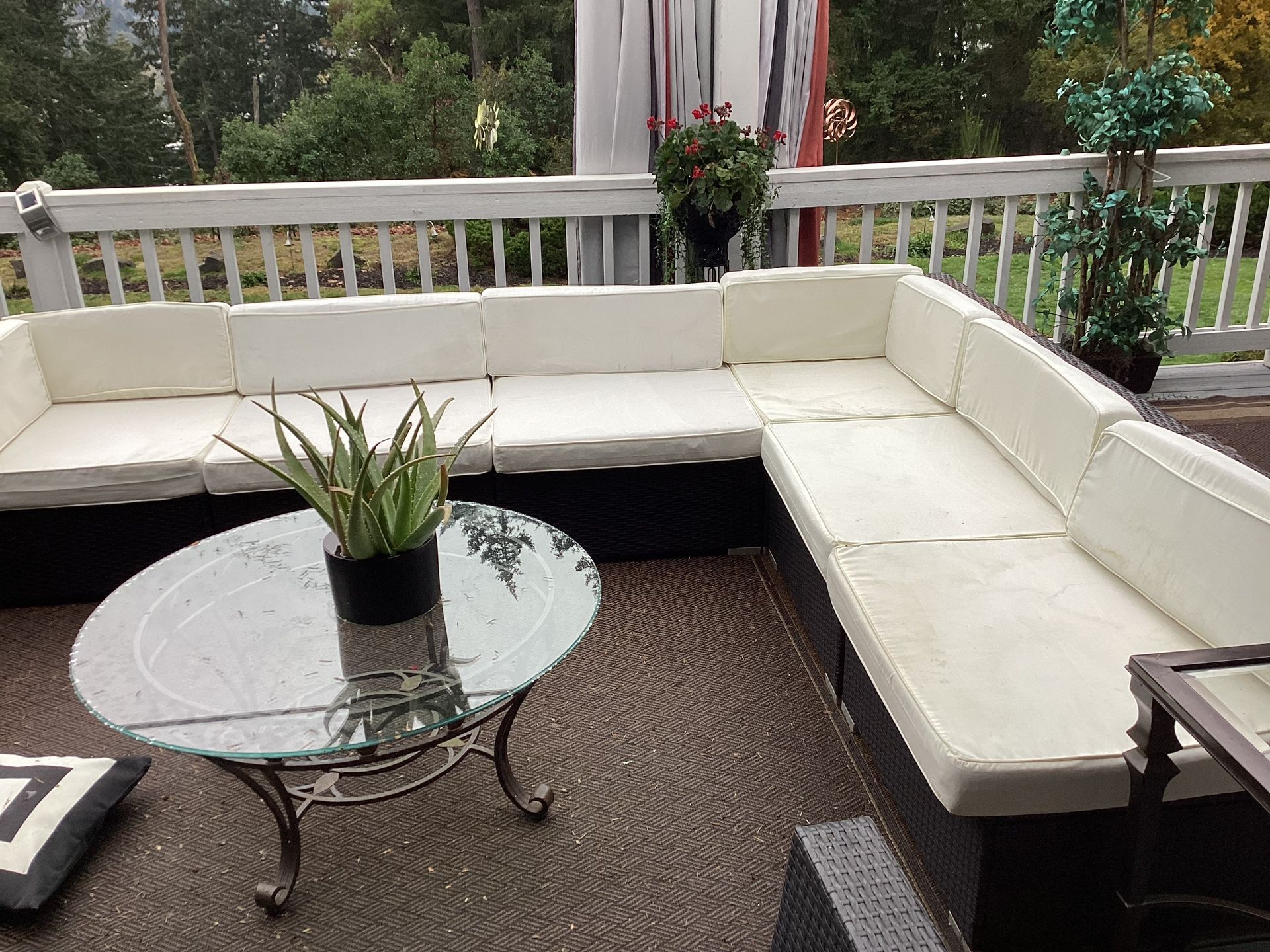 Large Patio Furniture Set (Black & White)