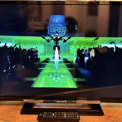 32” TV