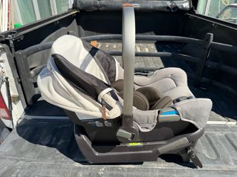 Nuna PIPA Infant Car Seat with Base