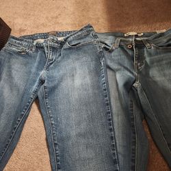 2 Levi's  Pants Used In Good Condtion Size 8 1 Skinny Th Other Capris.skinny 8 By 29 Capris Size 8.