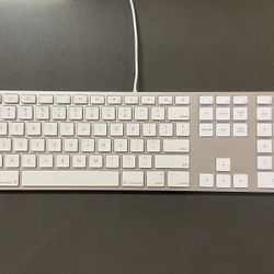 Excellent Condition Apple Keyboard With USB Connector 