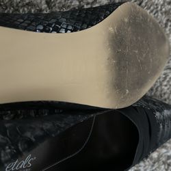 Ladies black & silver snake skin pump