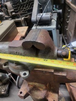 Wilton bench Vise
