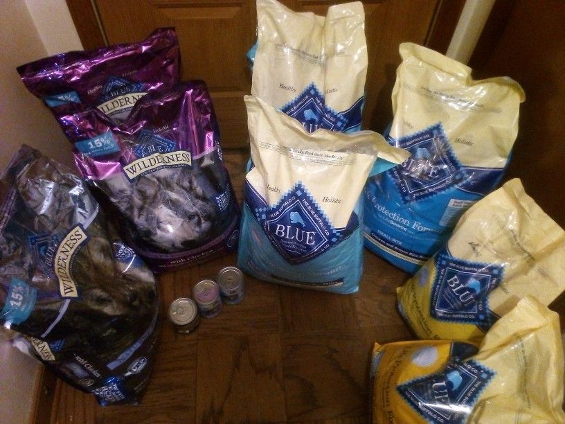 Lots Of Blue Buffalo Dog Food