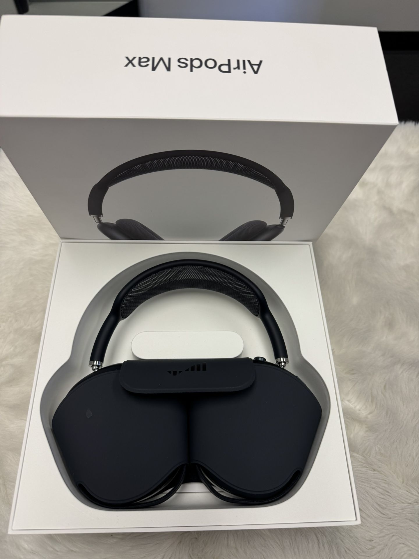 AirPods Max Midnight with Smart Case $550 They’re like brand new never been used just open box 💲Take it only paying $55 Today with ACIMA LEASING 💲