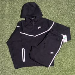 Black Nike Tech Fleece Set (reflective)