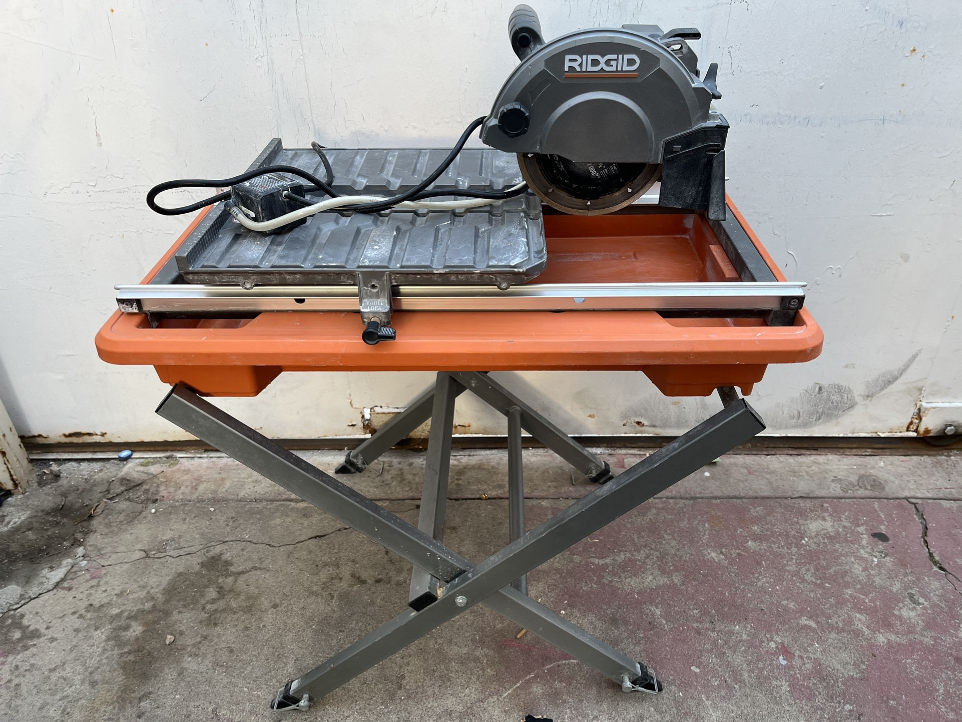 Ridgid 7" Tile Saw w/ Water Pump & Stand Model: R40311