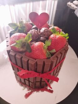 Kit kat cake