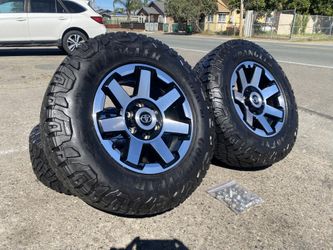 Toyota Tacoma Wheels LT245/75/17” Goodyear 