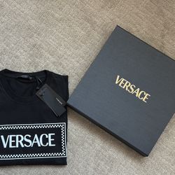 Size M - Men’s Versace Embroidered ‘90s Vintage Logo T-Shirt - $700