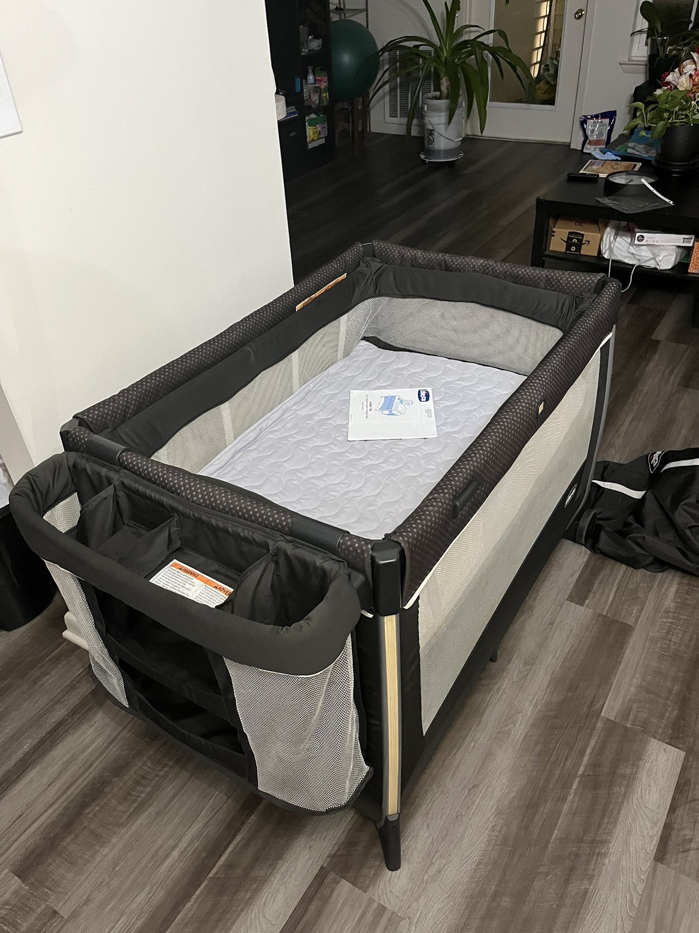 Chicco Portable Bassinet Playard And Changing Table