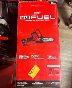 Milwaukee M12 FUEL 12V Lithium-Ion Brushless Battery 6in HATCHET Pruning Saw Kit with 4.0 Ah Battery and Charger