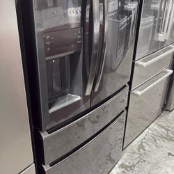 Frigidaire Black Stainless Steel Refrigerator 