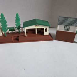 Thomas the train Tomy Wellsworth Station Water Mill Train Set Buildings