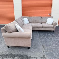 Free Delivery - Havertys L Sectional Couch