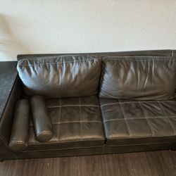 Couch/Chesterfield 