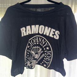 🖤 Vintage Ramones Cropped Band Tee – Custom Cut (Size L)