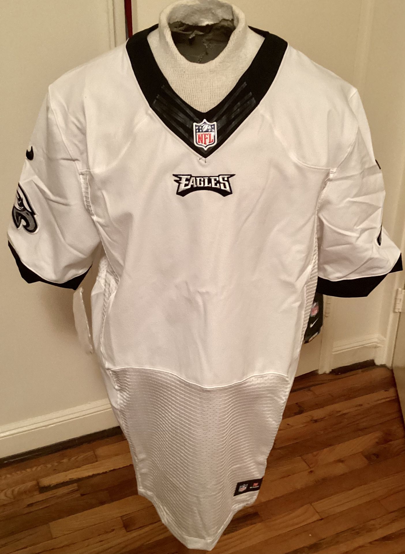 Philadelphia Eagles Authentic Vapor White Away Jersey for Sale in  Wynnewood, PA - OfferUp