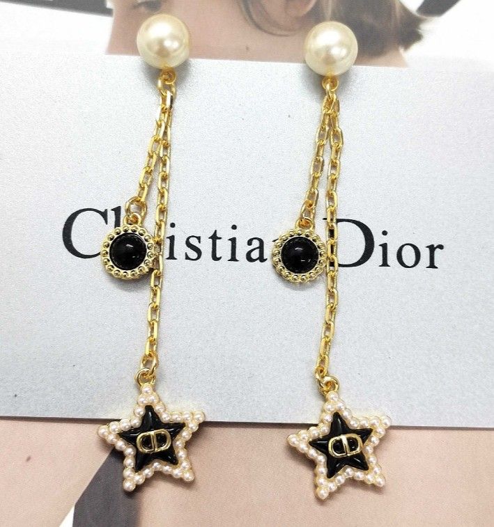 CD Pearl star earrings