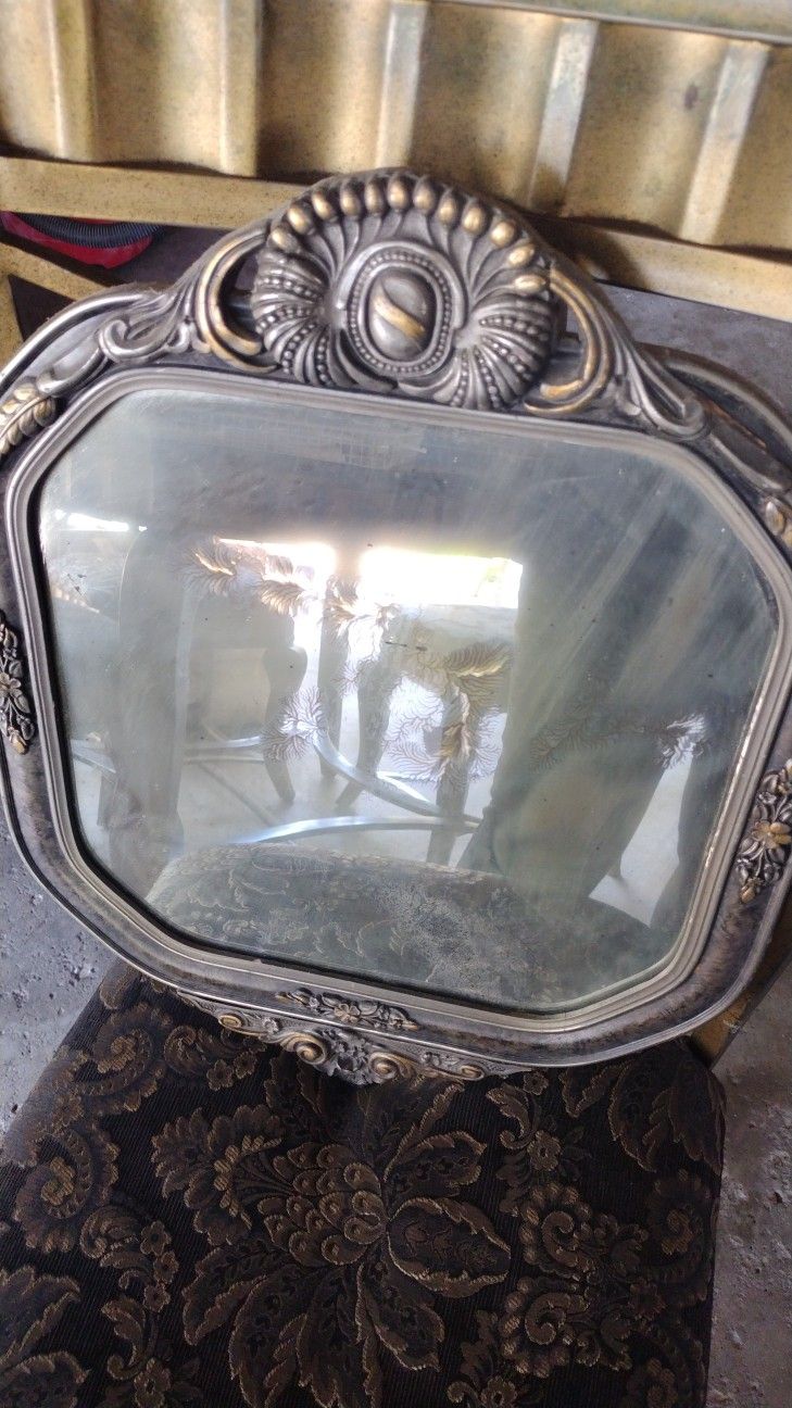 1800s ? Mirror Absolutely Stunning