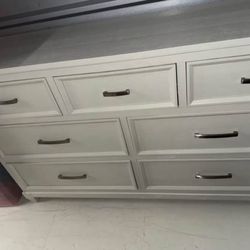 Dresser/Raymour & Flanigan