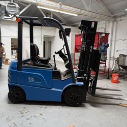 Forklift 