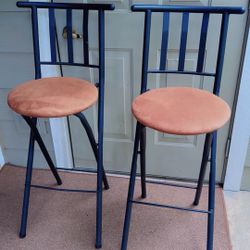 2Foldable Bar Stools