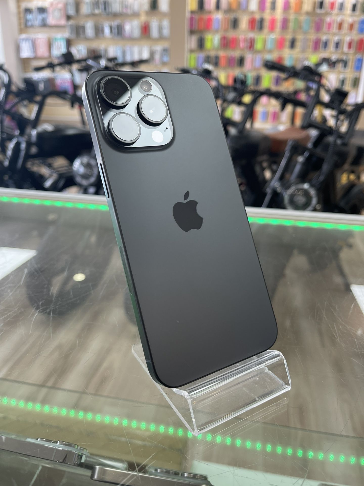 Apple iPhone 15 Pro Max! Titanium Black! 256GB! Can Connect To Any Carrier! Own It Today With Easy Financing Options! No Credit Needed To Finance! 