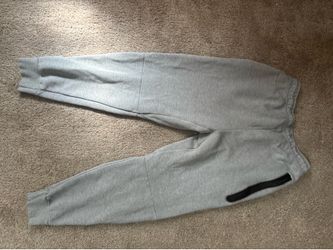 Nike tech sweats medium