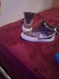 NIKE SIZE 8.5
