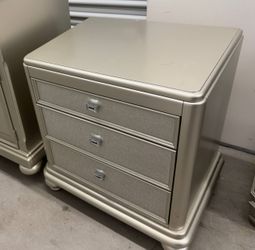 Silver Glam 3-Drawer Nightstand