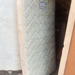 Post Pedic Twins Size Mattress And Box Spring In Great Condition 